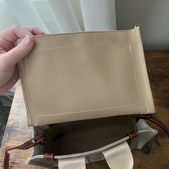Like new Chloe small woody Tote - Picture 9 of 15